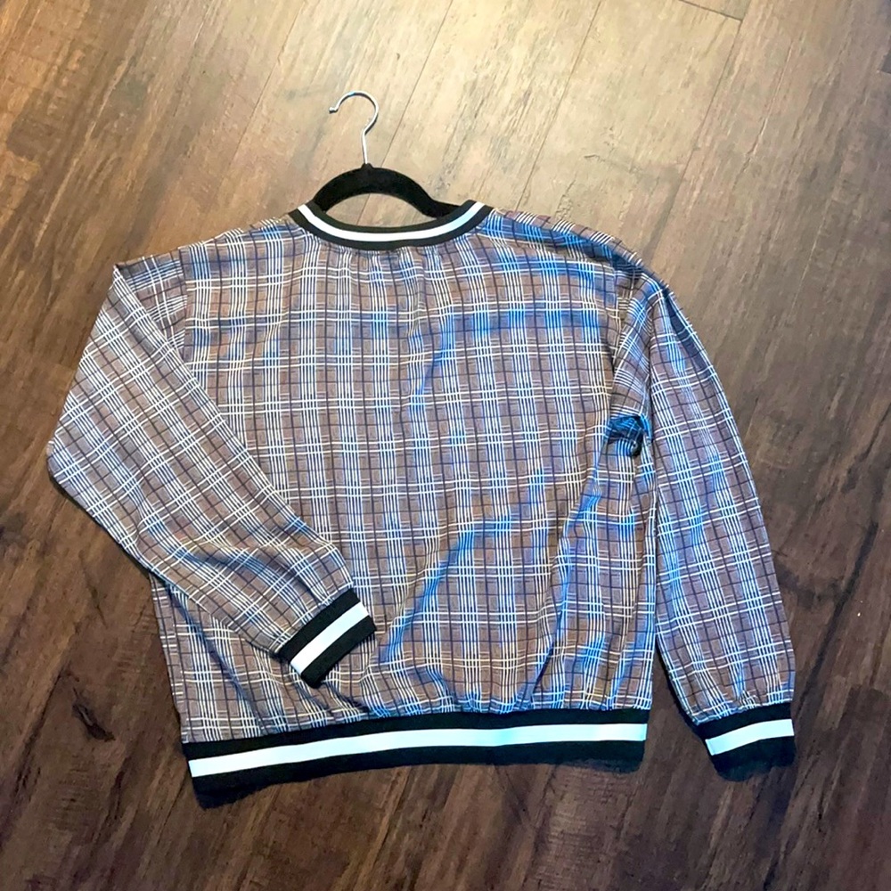 Long Sleeve shirt, like new. Perfect for winter fashion.